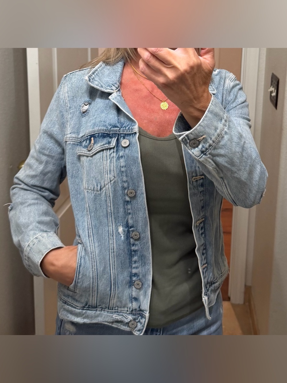Old Navy Distressed Light Wash Denim Jean Jacket Women’s Size Small